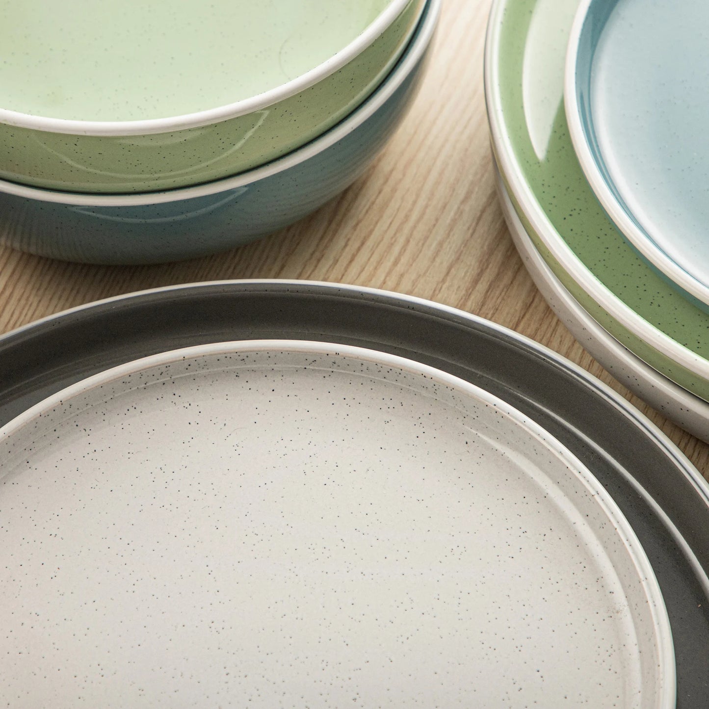 Ensemble Assiettes Tasses & Bols différents coloris