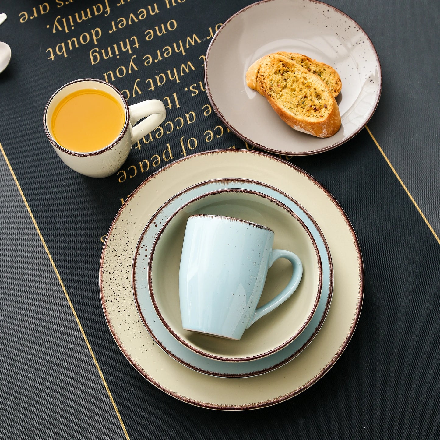 Ensemble Assiettes Tasses & Bols Tachetés Couleur Pastels