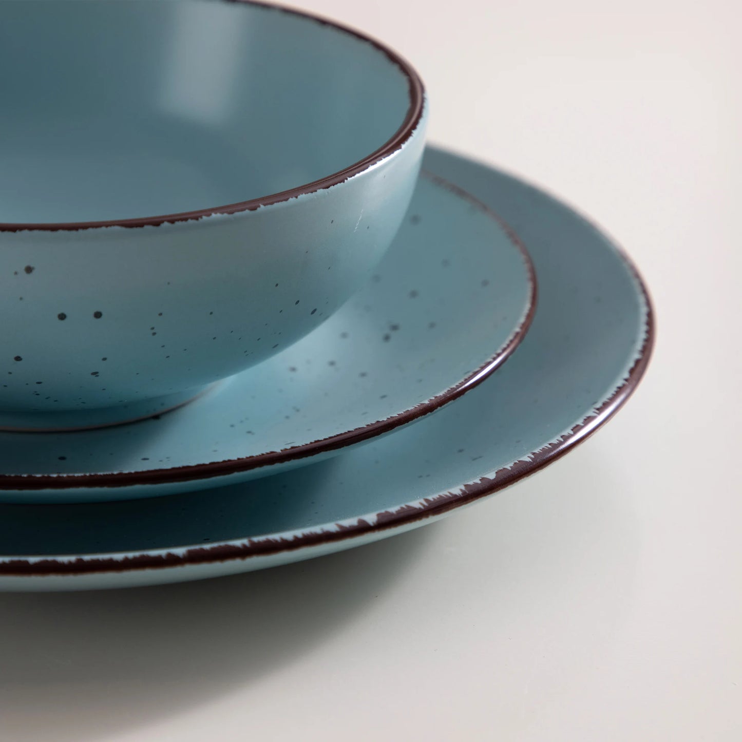 Ensemble Assiettes Tasses & Bols Tachetés Couleur Bleu pâle