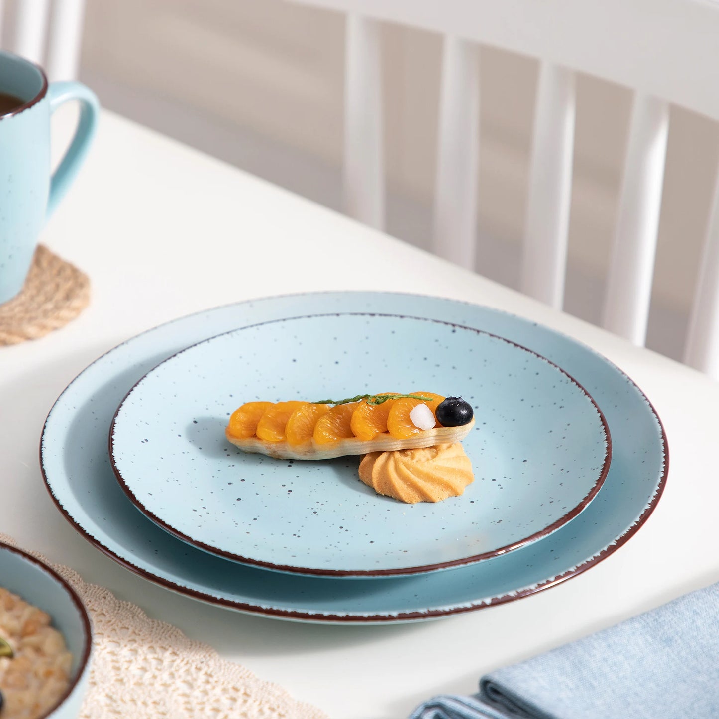 Ensemble Assiettes Tasses & Bols Tachetés Couleur Bleu pâle